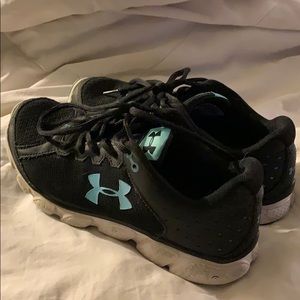 Women’s under armor tennis shoes